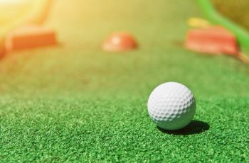Mau Main Golf? Dapatkan Perlengkapan Terbaiknya di Sini!