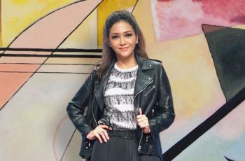 Maia Estianty Jenguk Anak Denise Chariesta, Dapat Buket Bunga dan Piyama