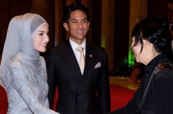 Anisha Rosnah Elegan Kenakan Hijab (Instagram)