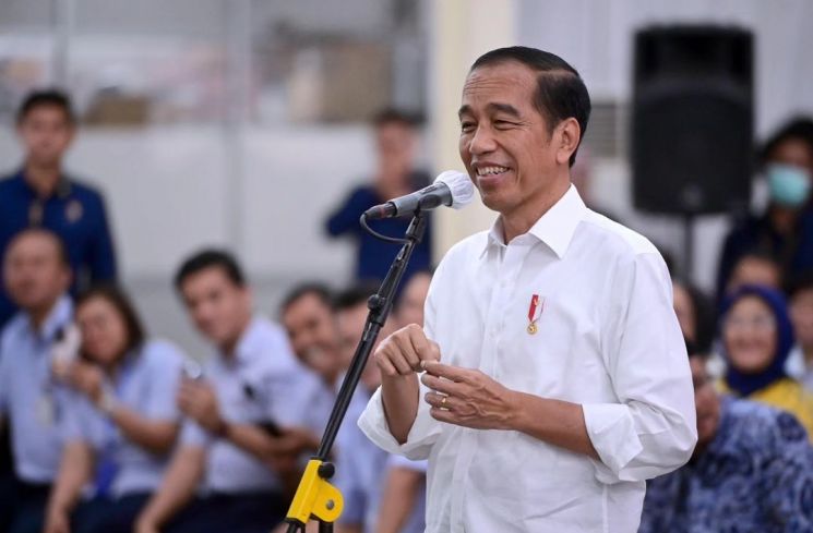 Gaya Jokowi Pakai Batik saat Makan Bakso Bareng Prabowo, Ini Filosofinya