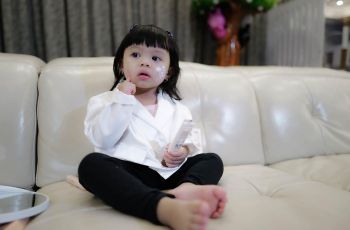 Ameena Nonton Film di Bioskop, Gemas Banget Bawa Tas Branded