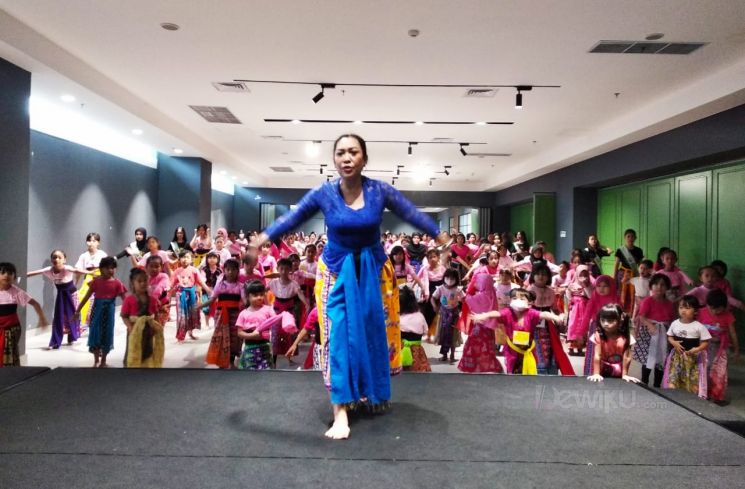 Komunitas Belantara Budaya Indonesia Buka Sekolah Tari Tradisional Gratis di Sarinah