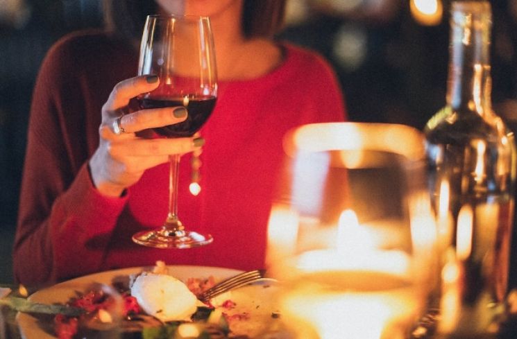 Cegah Sembelit Usai Dinner Romantis di Perayaan Valentine, Coba Lakukan Ini!
