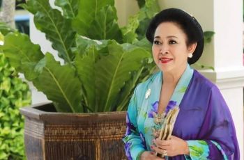 Anggun Berkebaya, Tas Vintage Titiek Soeharto Bikin Penasaran