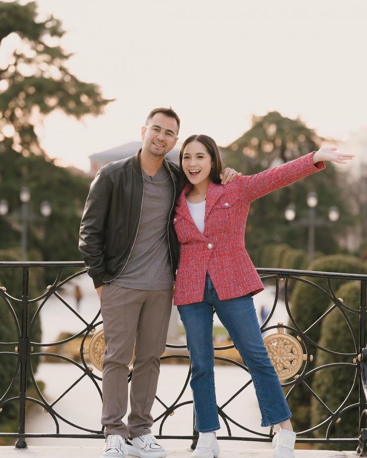 Pasangan Raffi Ahmad dan Nagita Slavina saat jalan-jalan ke Madrid, Spanyol. (Instagram/raffinagita1717)