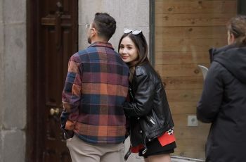Jalan-Jalan ke Madrid, Nagita Slavina Swag Pakai Jaket Kulit