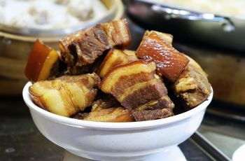 Makanan Nonhalal, Ternyata Ini 7 Arti Mimpi Santap Daging Babi