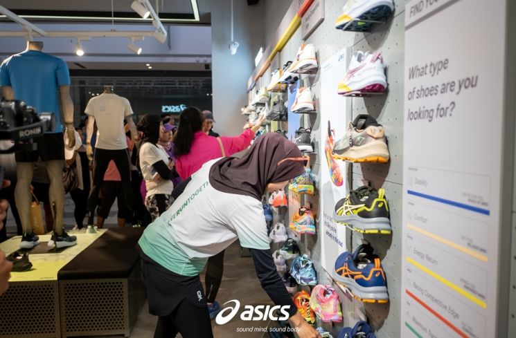 Gerai ke-11 ASICS di Summarecon Mall Bandung resmi dibuka. (Dok.Istimewa)