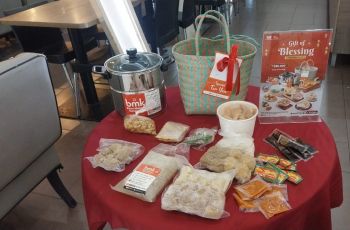 Ada Hampers Bakso Spesial Lebaran, Lengkap dengan Dandang dan Tas Anyam!
