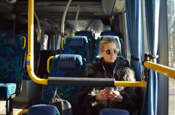 6 Arti Mimpi Ketinggalan Bus, Insiden yang Bikin Panik saat Mudik