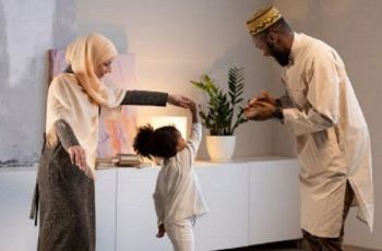 Nggak Cuma Bonding yang Kuat, Ini Manfaat Ajak Anak Bermain Saat Puasa Ramadan