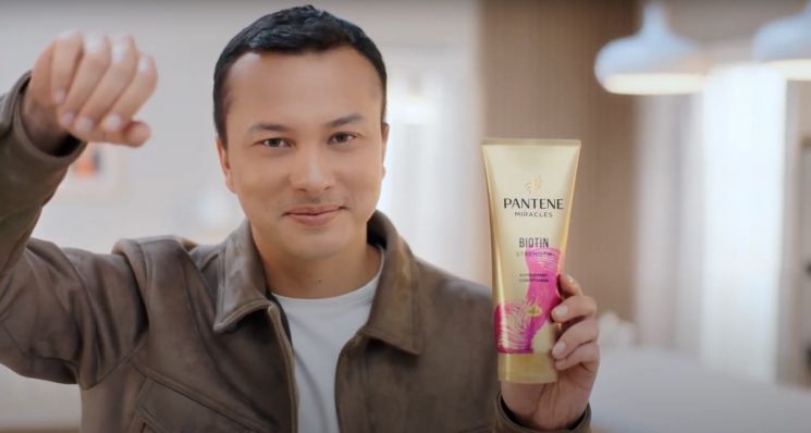 Pantene Miracles Daily Hair Supplement Conditioner menggandeng Nicholas Saputra sebagai bintang iklan. (Foto: Dok. P&G Indonesia)