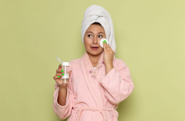 7 Tips Membersihkan Makeup, Jangan Cuma Cuci Muka!