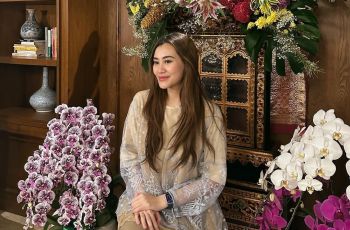 Gaya Kalem Aaliyah Massaid di Pengajian Haji Atta-Aurel, Pakai Tas Imut Harga 2 Digit