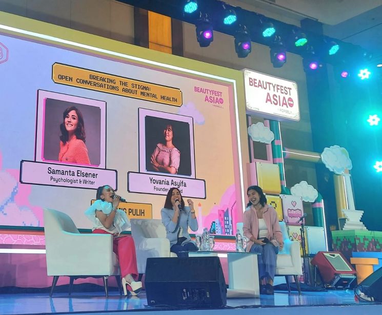 Talkshow di BeautyFest Asia (Dewiku/Zefanya Aurell Nathalie)