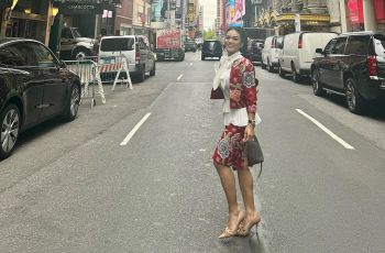 Viral Aksi Kris Dayanti Lempar Sepatu Mahal, Harganya Berapa?