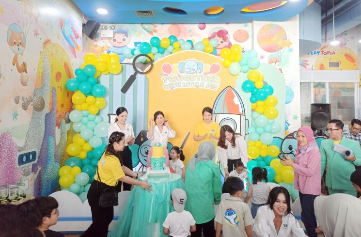 Play ‘N’ Learn Mal Ciputra Cibubur menawarkan area bermain yang dikurasi dengan cermat, termasuk area favorit seperti Sally's Water Play Lab dan Carly's Giant Ball Pool, dimana arena permainan ini membuat anak-anak terlibat dalam pembelajaran berbasis STEAM yang terinspirasi oleh pendekatan Reggio Emilia. (Foto: Istimewa)