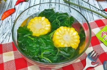 Resep Sayur Bening Bayam dengan Rasa Kaldu Jamur yang Menggugah Selera