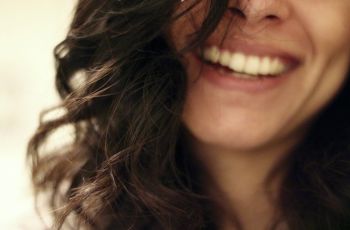 Mau Coba Implan Gigi? Simak 3 Tips Penting Ini