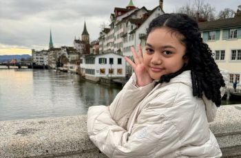 Gaya Amora Lemos di Acara Tedak Siten Azura, Tas Mewahnya Gemas Banget
