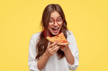 Kamu Pernah Mimpi Makan Pizza? Cari Tahu Maknanya di Sini!