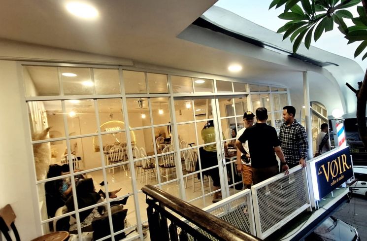 La Voir Coffee & Studio menghadirkan beberapa space area studio berbeda, seperti studio untuk foto wedding atau pre-wedding, studio yoga, studio musik, hingga Barber Studio. (Foto: Dok. Pribadi)