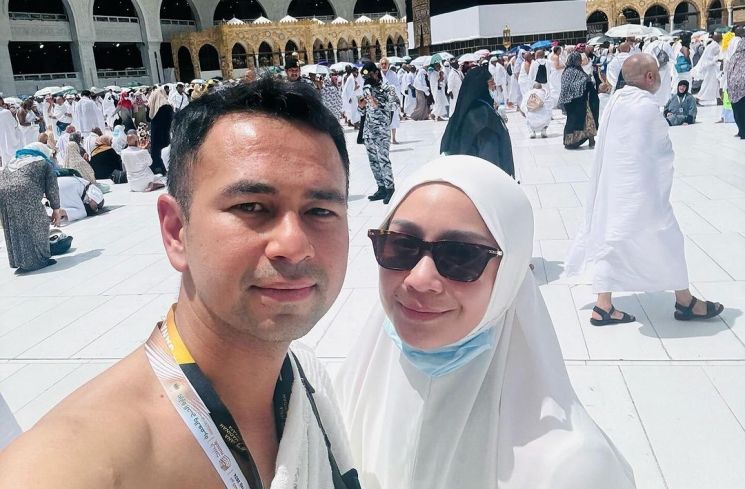 Raffi Ahmad dan Nagita Slavina menjalankan ibadah haji di Tanah Suci. (Instagram/raffinagita1717)