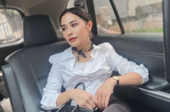 Gaya Elegan Prilly Latuconsina Duduk Cantik di Mobil, Auranya Positif Banget