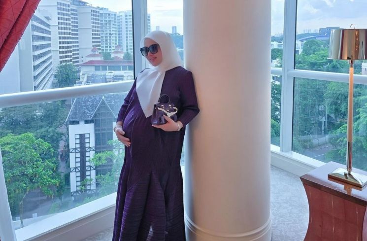 Gaya Syahrini pamer baby bump saat hamil besar (Instagram/princessyahrini)