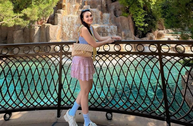 Gaya Ayu Ting Ting saat liburan ke Los Angeles (Instagram/ayutingting92)