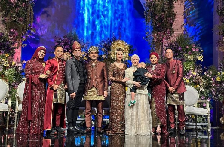 Nagita Slavina dan Raffi Ahmad menghadiri acara pernikahan Aaliyah Massaid dan Thariq Halilintar (Instagram/raffinagita1717)