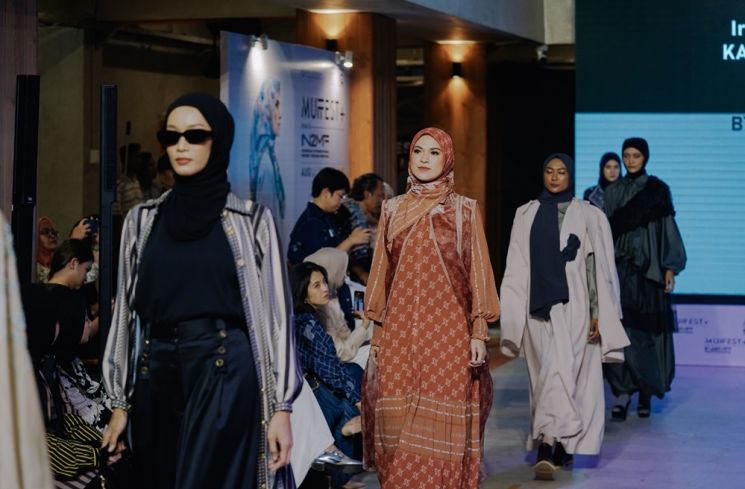 Mengusung tema "Flying to the Global Market", Muslim Fashion Festival (MUFFEST)+ akan kembali digelar pada 8-11 Agustus 2024 di Istora Senayan Jakarta. (Dok.Istimewa)