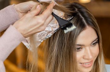 Inovasi Teknik Mewarnai Rambut, Apa Itu Foilayage?