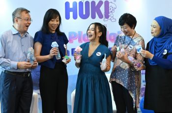 Peluncuran botol susu HUKI dengan desain edukatif dari seri Hewan Pintar dan Seri Dongeng yang dihadiri oleh Nikita Willy di Jakarta, Rabu (18/9/2024). (Foto: Istimewa)Nikita Willy dan Issa Xander Bagikan Tips Bonding Sehat dengan si Kecil