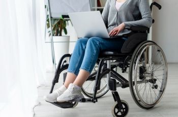 Setop Diskriminasi! Saatnya Perempuan Disabilitas Berpartisipasi Lebih Aktif dalam Pembangunan Inklusif