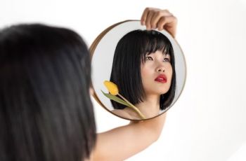 Self-Love yang Salah Kaprah, Hubungan Antara Penerimaan Diri dan Obesitas pada Perempuan Indonesia
