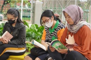 Nimbrung Sejenak di Komunitas Baca Bareng: Ruang Hening Untuk Para Pembaca Sejati