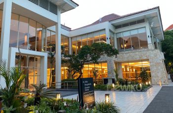 Ide Liburan Menarik Akhir Tahun, Dinner Mewah di Hotel Tepi Danau Bisa Jadi Pilihan