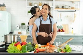 Lebih dari Sekadar Rasa, Kenapa Masakan Ibu Selalu Bikin Kangen?