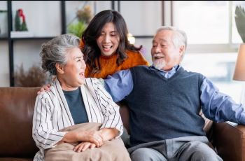 Kehadiran Kakek-Nenek Bisa Jadi Sumber Kekuatan Bagi Kesehatan Mental Ibu