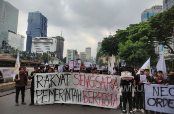 #IndonesiaGelap: Saat Ribuan Massa Tuntut Pemerintah Tak Mainkan Kebijakan