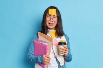 Kecanduan Produktif: Ketika Perempuan Zaman Now Takut Libur, Takut Nggak Berguna