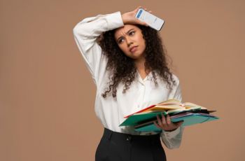 Selalu Sibuk, Selalu Kuat, Selalu Capek: Nasib Cewek Gen Z di Era Toxic Productivity