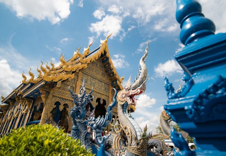 Wat Rong Suea Ten (Unsplash)
