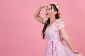 Lagi Hits Coquette Aesthetic, Ini Cara Tampil Feminin Tanpa Terlihat Berlebihan