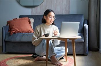 Drama WFH di Era Sosmed: Kerja dari Rumah Tapi Harus Kelihatan Sibuk?