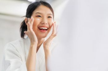 Cantik Nggak Harus Ngerusak Bumi: Tren Eco-Friendly Beauty yang Wajib Dicoba!
