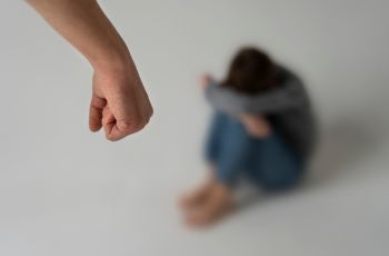 Cerita Pilu Intan yang Dipaksa Makan Kotoran Anjing: Bukti Perempuan Harus Berani Bersuara!