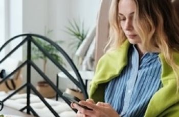 Jangan Sampai Kena PHP Lagi! Kenali Sinyal Cowok Nggak Serius Lewat Chat-nya