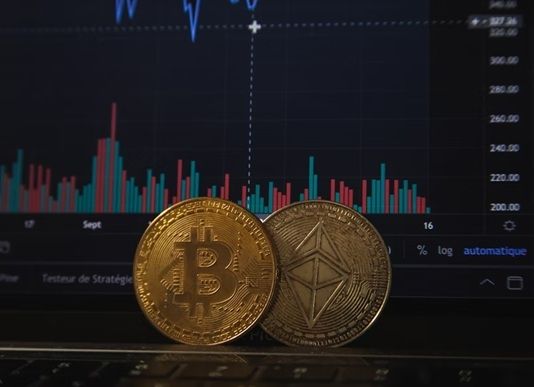 Ilustrasi investasi crypto (Unsplash.com/Pierre Borthiry - Peiobty)